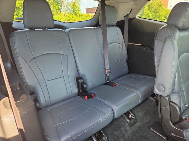 Used 2021 Buick Enclave Essence w/ Sport Touring Edition FWD image 18