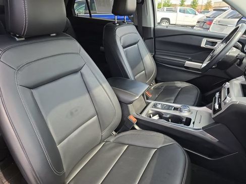 Used 2023 Ford Explorer XLT w/ Equipment Group 202A AWD/4WD image 32