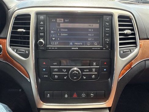 Used 2013 Jeep Grand Cherokee Overland AWD/4WD image 29