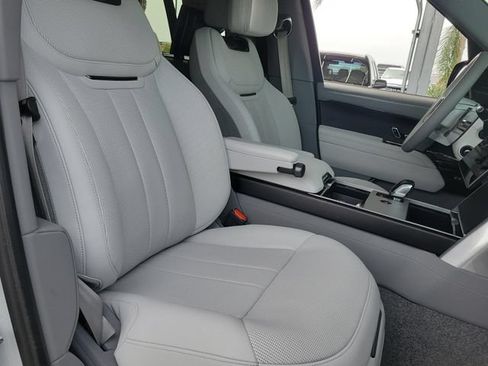 Used 2024 Land Rover Range Rover SV AWD/4WD image 22