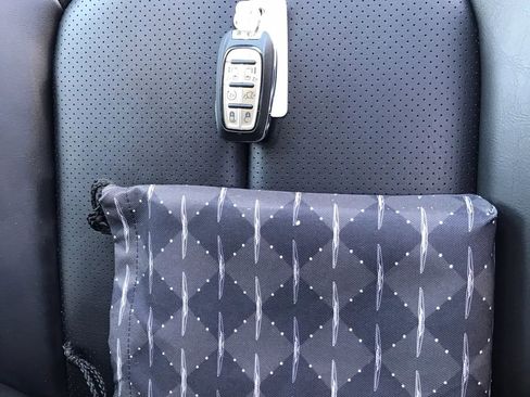 Used 2021 Chrysler Voyager Lxi FWD image 48