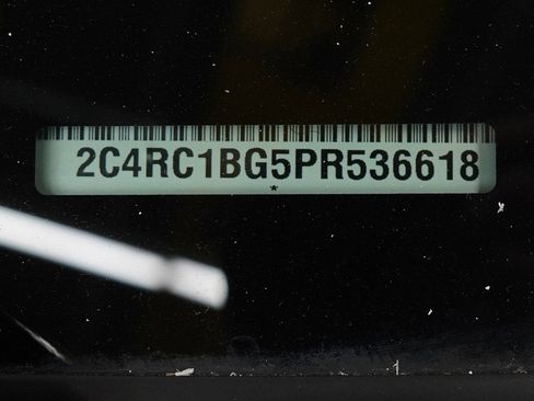 Used 2023 Chrysler Pacifica Touring-L FWD image 34