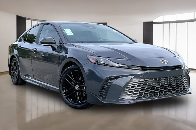 Used 2025 Toyota Camry SE w/ Convenience Package FWD image 3