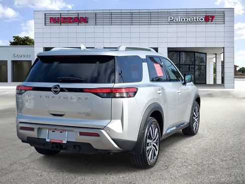 Certified 2022 Nissan Pathfinder Platinum w/ Cargo Package AWD/4WD image 6