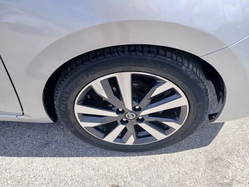 Used 2020 Nissan Versa SR w/ Convenience Package FWD image 18