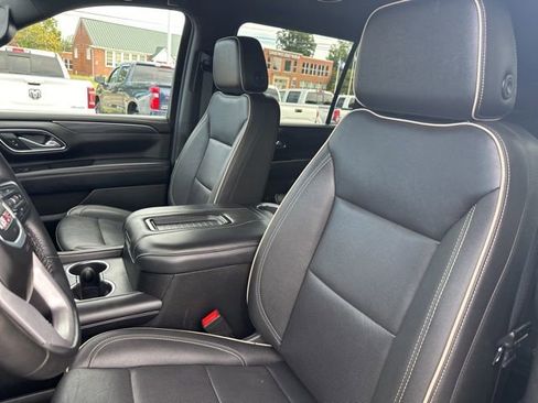 Used 2024 GMC Yukon XL SLT image 11