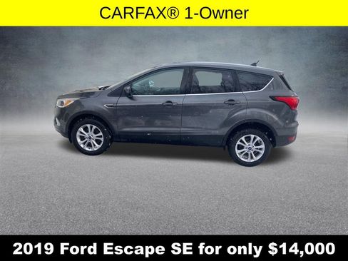 Used 2019 Ford Escape SE image 2