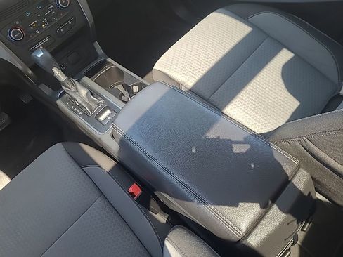 Used 2017 Ford Escape SE w/ Equipment Group 201A AWD/4WD image 17