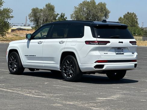 Used 2023 Jeep Grand Cherokee L Summit AWD/4WD image 6