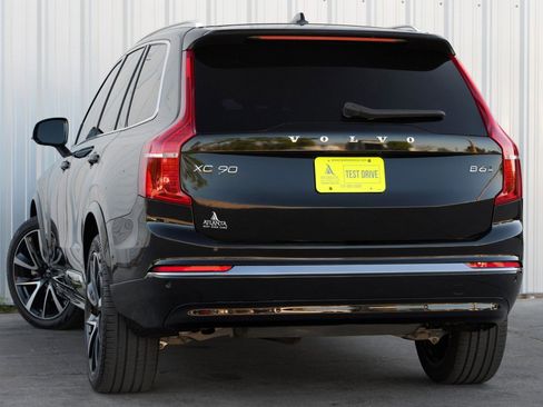 Used 2023 Volvo XC90 B6 Plus image 5