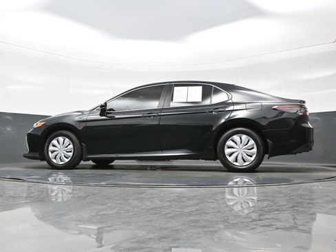 Used 2023 Toyota Camry LE image 29