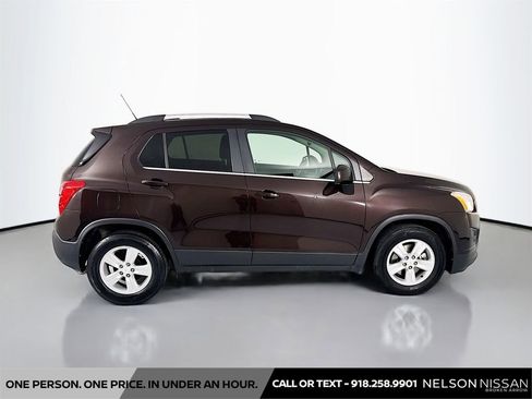 Used 2016 Chevrolet Trax LT w/ LT Convenience Package FWD image 4