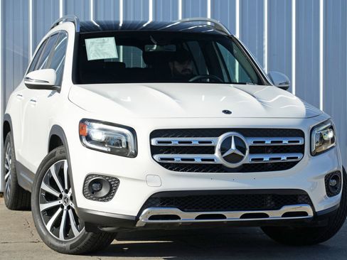 Used 2020 Mercedes-Benz GLB 250 4MATIC w/ Premium Package image 2