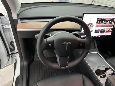 Used 2023 Tesla Model Y Long Range image 10