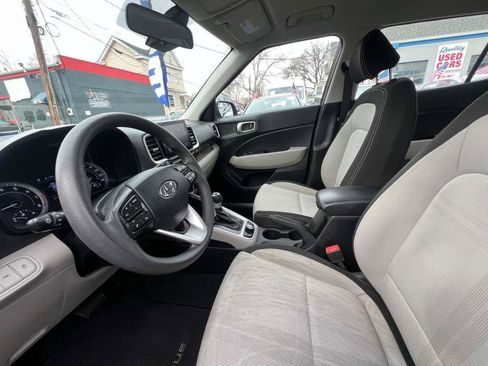 Used 2020 Hyundai Venue SEL image 13