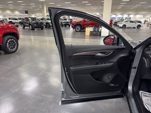 Used 2023 Buick Envision Avenir AWD/4WD image 18
