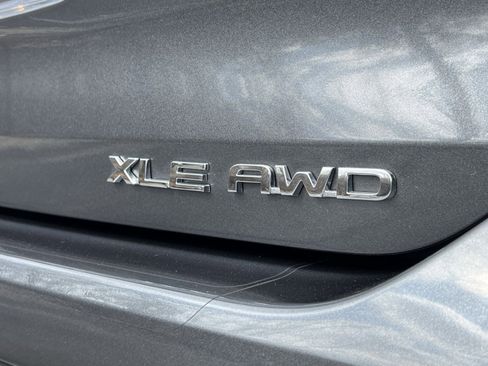 Used 2024 Toyota Highlander XLE image 29