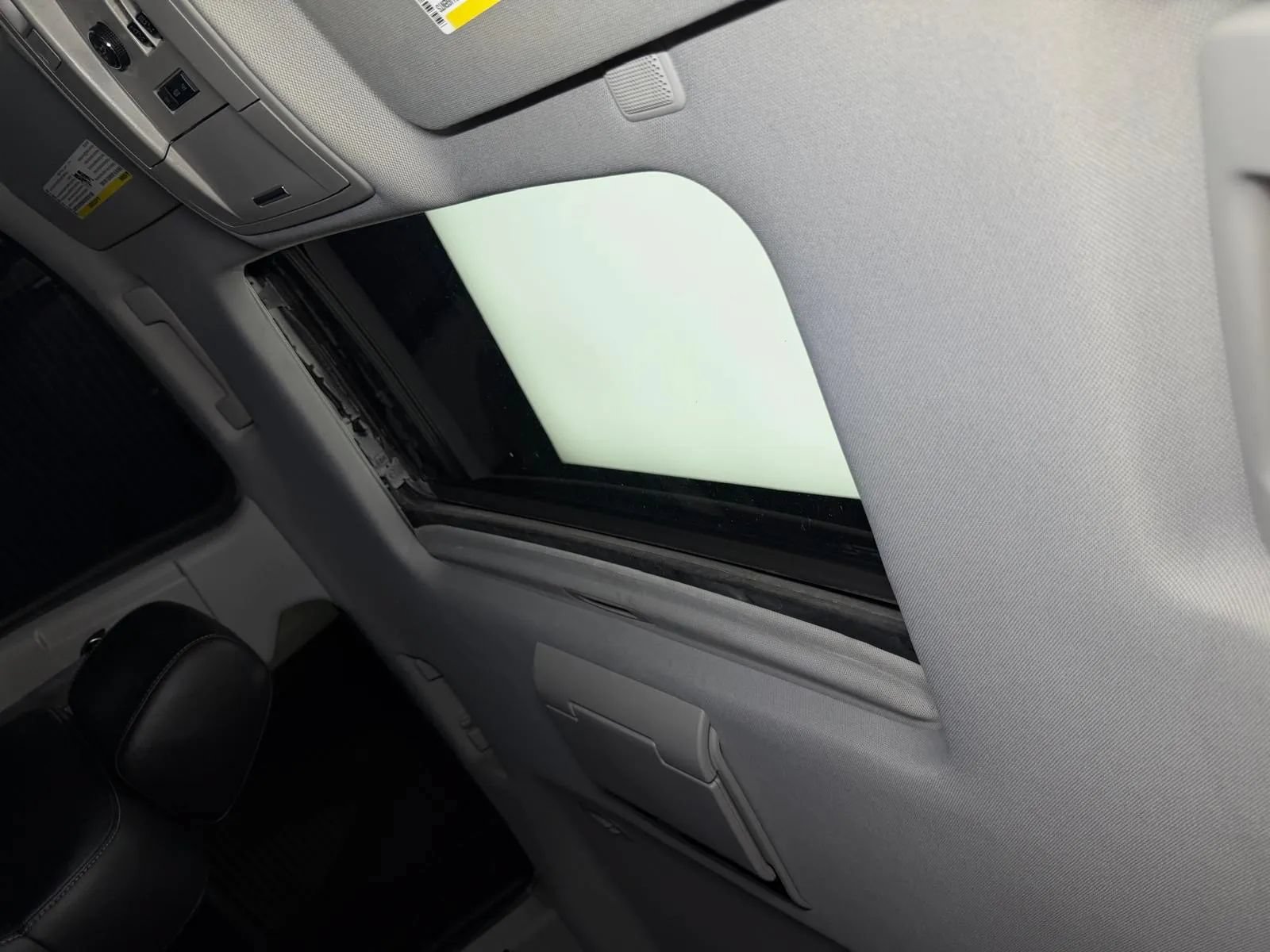 Used 2015 Chevrolet Suburban LT RWD image 36