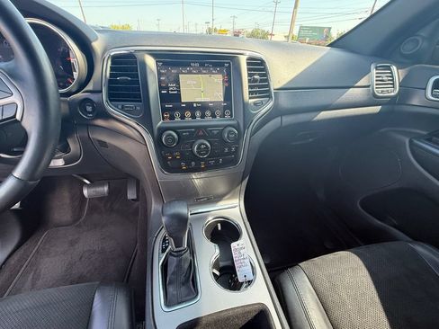 Used 2018 Jeep Grand Cherokee Altitude AWD/4WD image 15