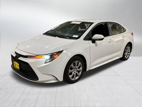 Used 2023 Toyota Corolla LE FWD image 3