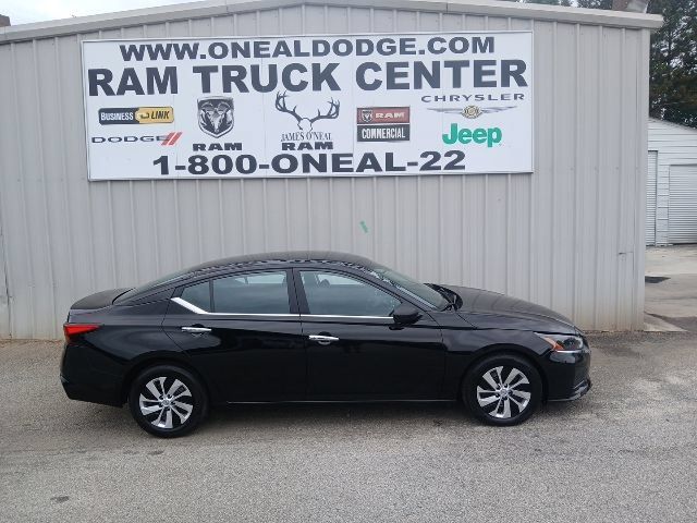 Used 2024 Nissan Altima 2.5 S FWD image 2
