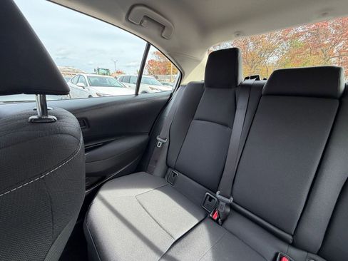 Used 2025 Toyota Corolla LE image 37