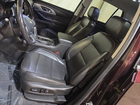 Used 2021 Chevrolet Traverse LT FWD image 13