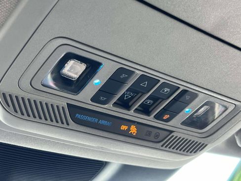 Used 2022 Ford Explorer XLT w/ Equipment Group 202A image 11