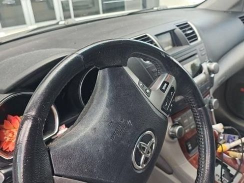 Used 2012 Toyota Highlander Limited FWD image 8