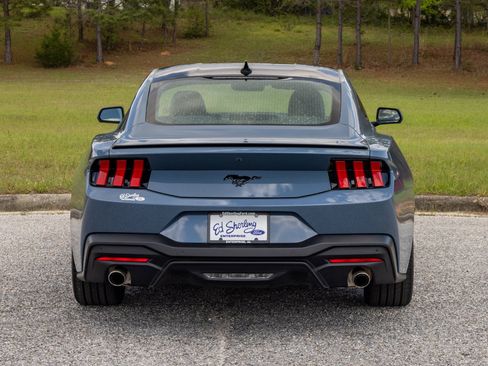 Used 2025 Ford Mustang Coupe RWD image 5