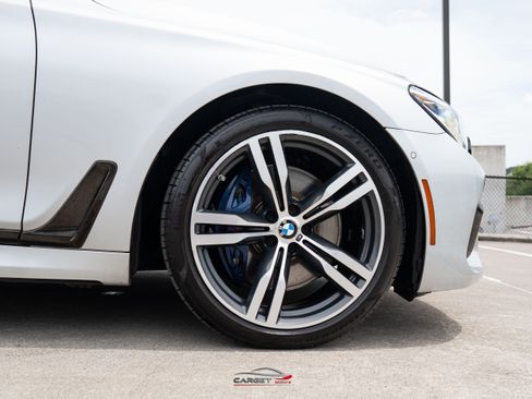 Used 2019 BMW 750i w/ M Sport Package RWD image 9