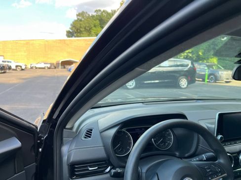 Used 2025 Nissan Sentra SV FWD image 27