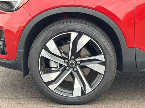 Used 2025 Volvo XC40 B5 Ultra w/ Climate Package image 27