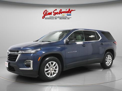 Used 2023 Chevrolet Traverse LS FWD image 2