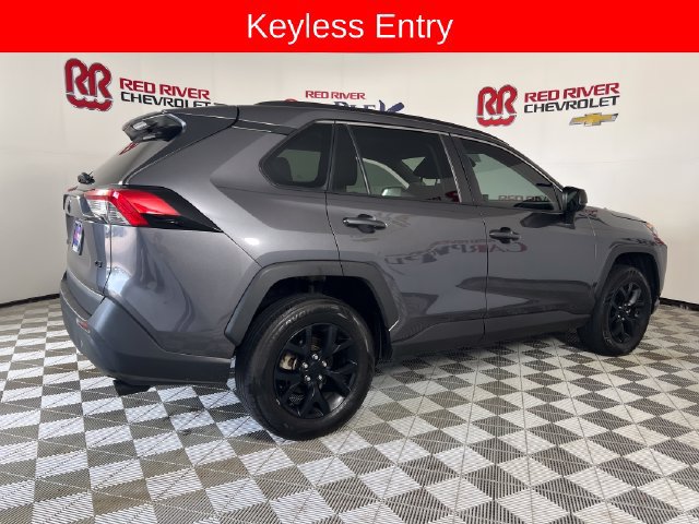 Used 2021 Toyota RAV4 LE FWD image 8