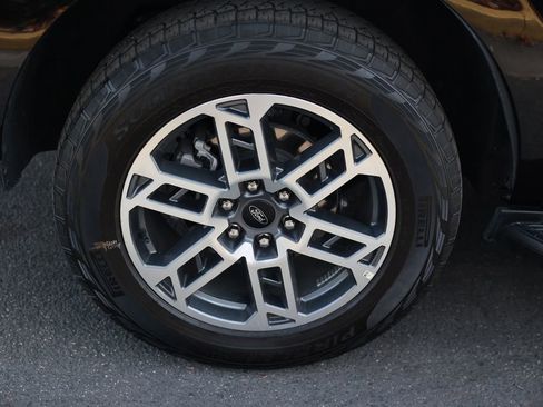 Used 2025 Ford Expedition Active AWD/4WD image 9