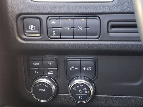 Certified 2024 GMC Yukon XL SLT image 24