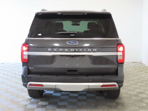 Used 2023 Ford Expedition XLT RWD image 4