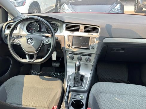 Used 2016 Volkswagen Golf S image 17