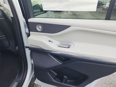 New 2026 Lincoln Navigator Reserve AWD/4WD image 22