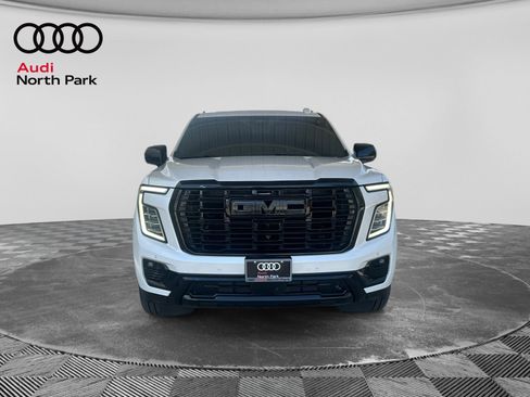 Used 2025 GMC Yukon Denali Ultimate w/ LPO, Illumination Package AWD/4WD image 8
