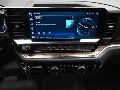 Used 2023 Chevrolet Silverado 1500 RST w/ Z71 Off-Road Package AWD/4WD image 16