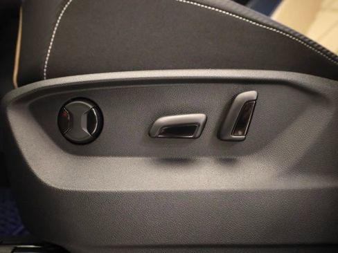 New 2026 Volkswagen Atlas Cross Sport SE image 11