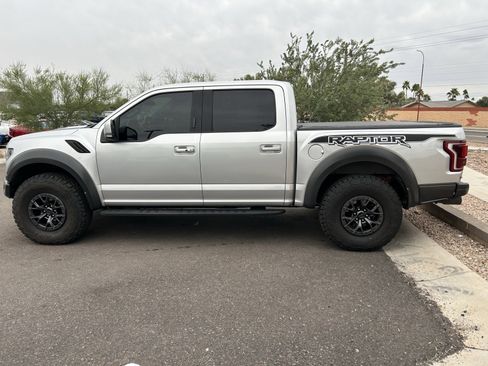 Used 2019 Ford F150 Raptor w/ Equipment Group 802A Luxury image 6