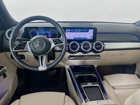 Used 2025 Mercedes-Benz GLB 250 w/ Exclusive Package image 22