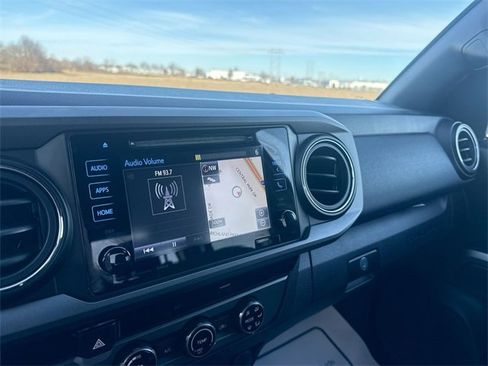 Used 2016 Toyota Tacoma TRD Off-Road image 23