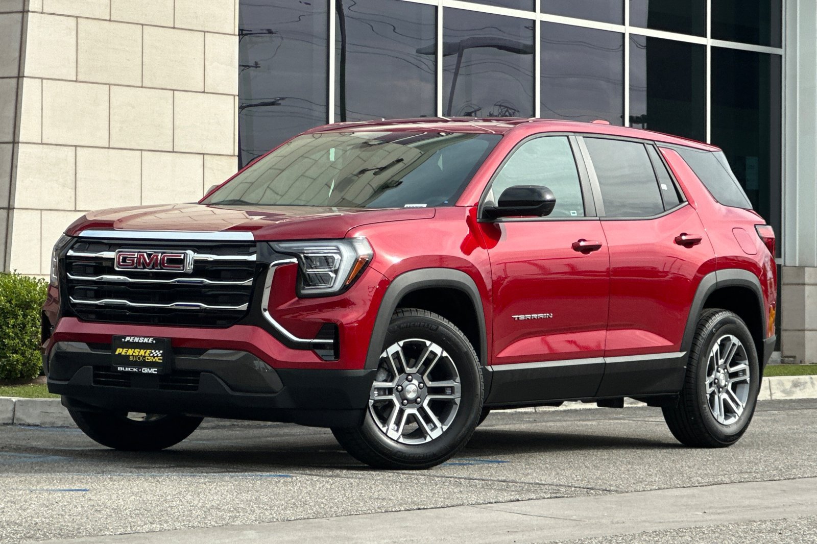 Used 2026 GMC Terrain Elevation w/ Technology Package II FWD image 8