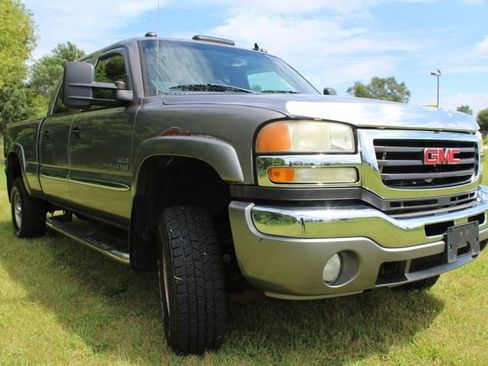 Used 2006 GMC Sierra 2500 SLE w/ Heavy-Duty Power Package image 10