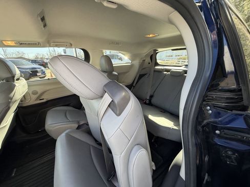 Used 2021 Toyota Sienna XLE image 21