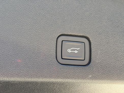Certified 2024 Cadillac XT6 Luxury w/ LPO, Floor Liner Package AWD/4WD image 11